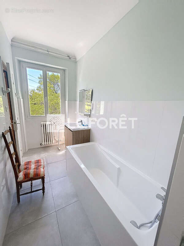 Maison à SAINT-VICTORET