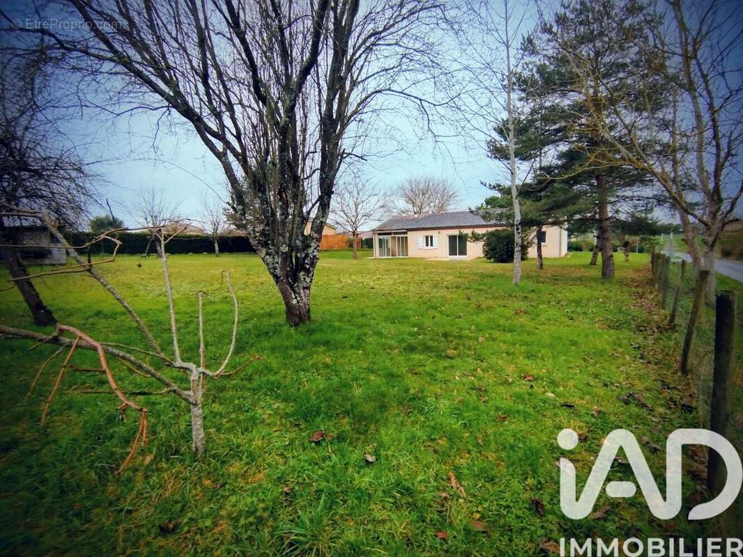 Maison 102 m² à Lavergne  - photo 2