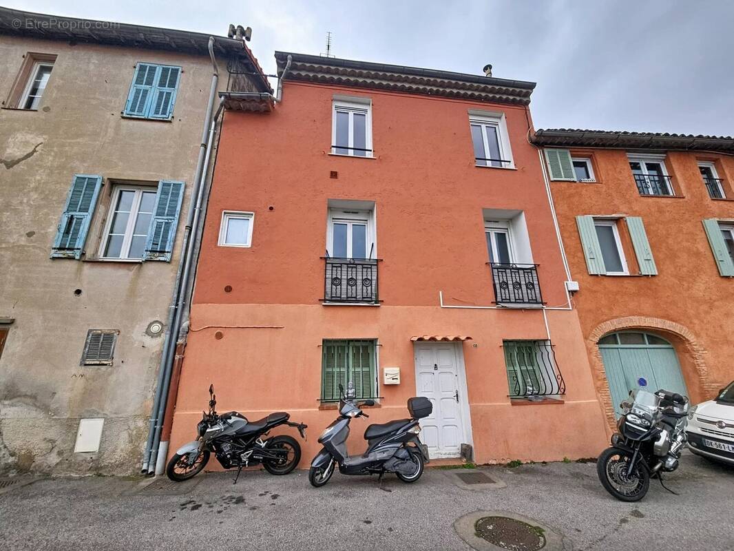 Appartement à SAINT-LAURENT-DU-VAR