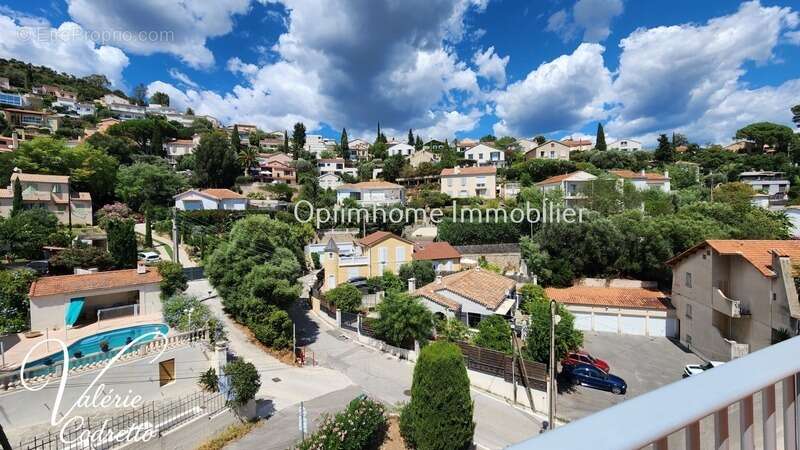 Appartement T3  dernier étage avec vue mer à Hyères  – Deux terrasses, parking et cave 83400 - photo 3