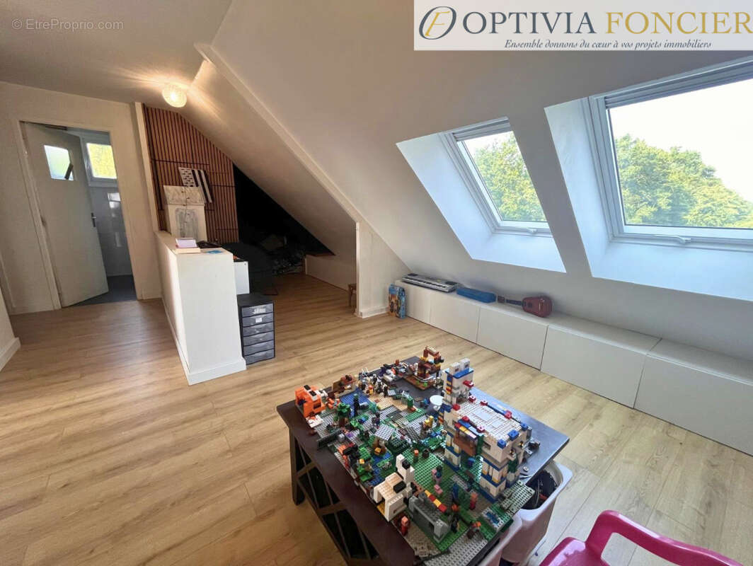 Propriété T7 1421 m2 avec sous-sol complet (100 m2) et 4 200 m2 de terrain - photo 7