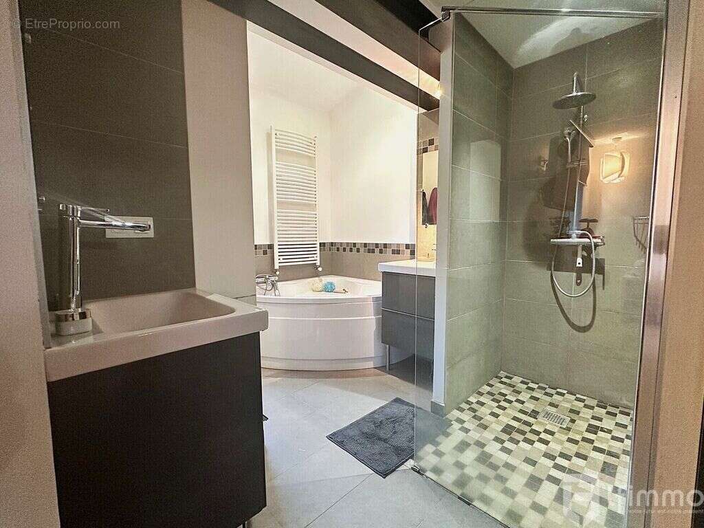 Maison à AYGUEMORTE-LES-GRAVES