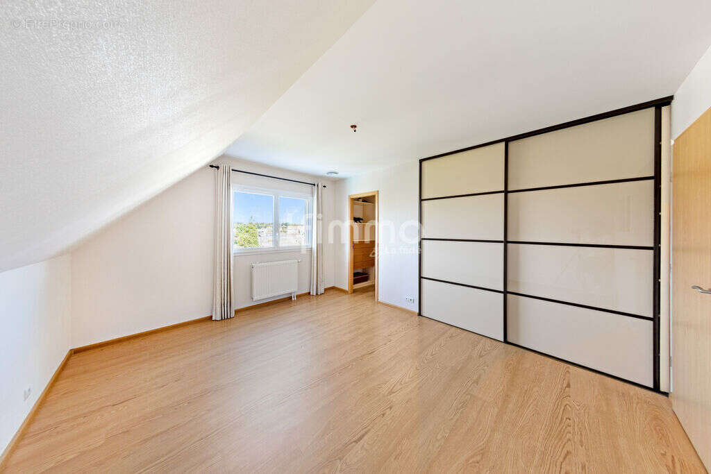 Villa avec piscine, parc paysager et prestations premium. Kembs - photo 15