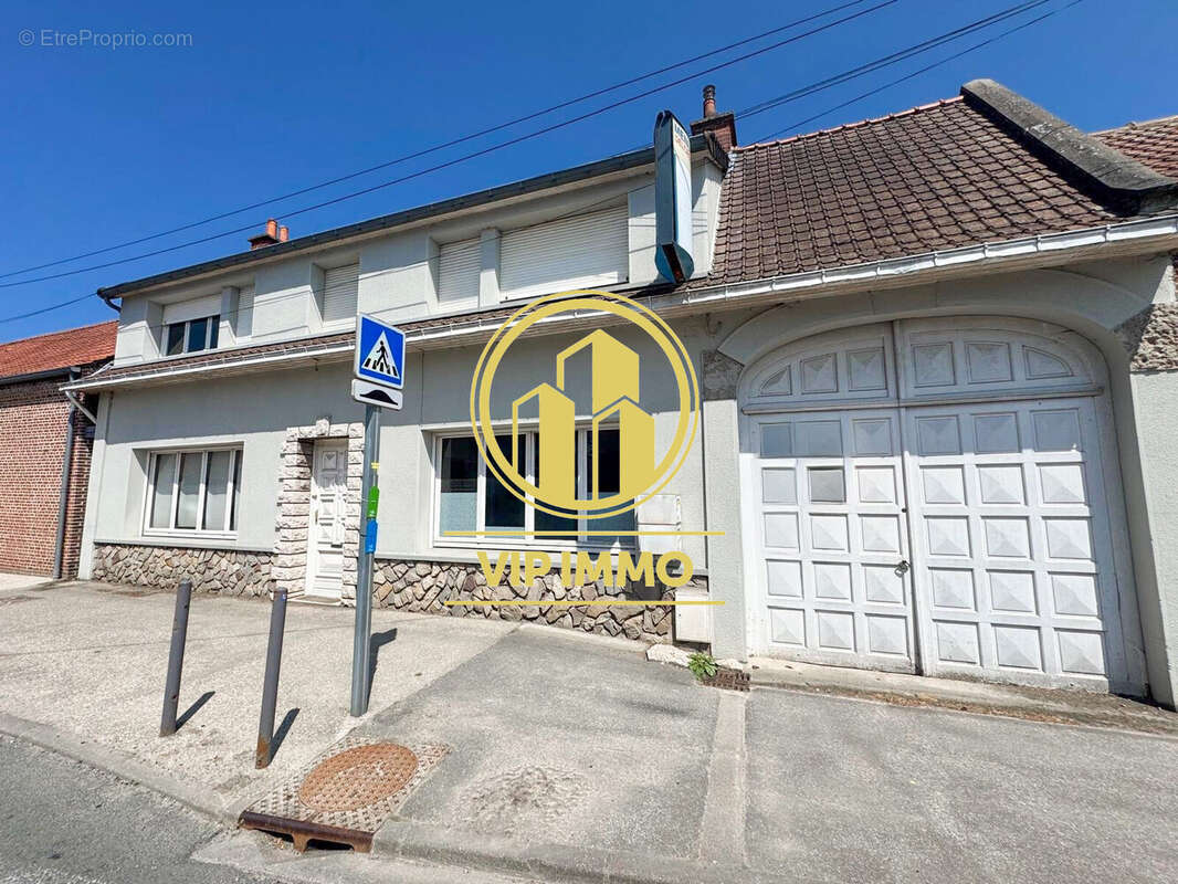Maison à LA NEUVILLE