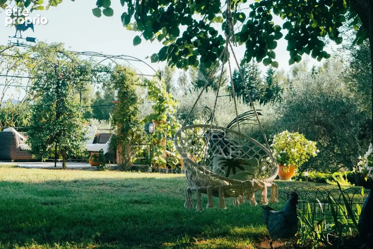 Villa Provençale d’Exception avec Vue Dégagée et Jardin de 4 375 m² à Plascassier - photo 16