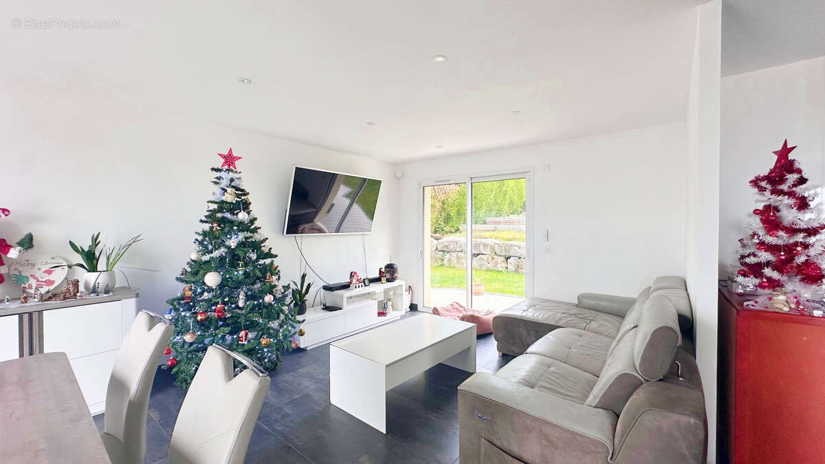 Maison à SAINT-CERGUES