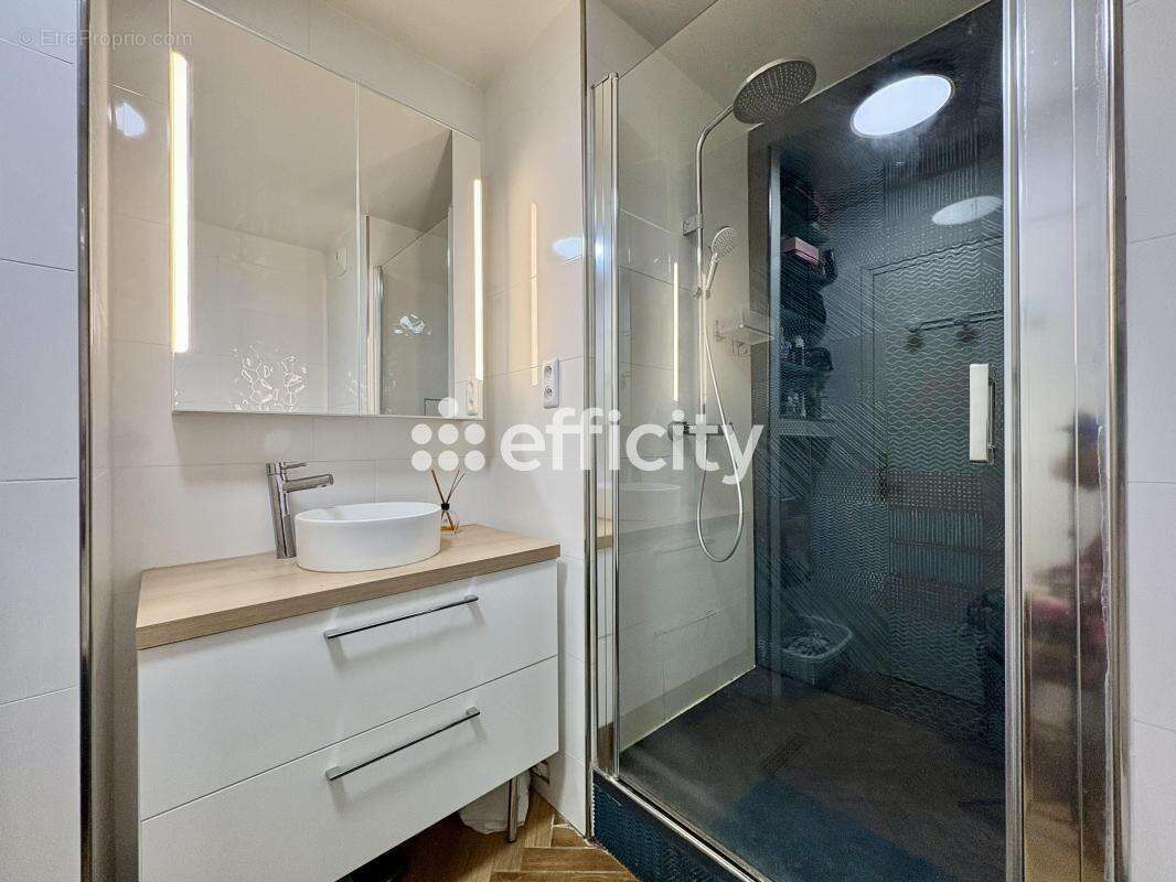 Appartement à COURBEVOIE