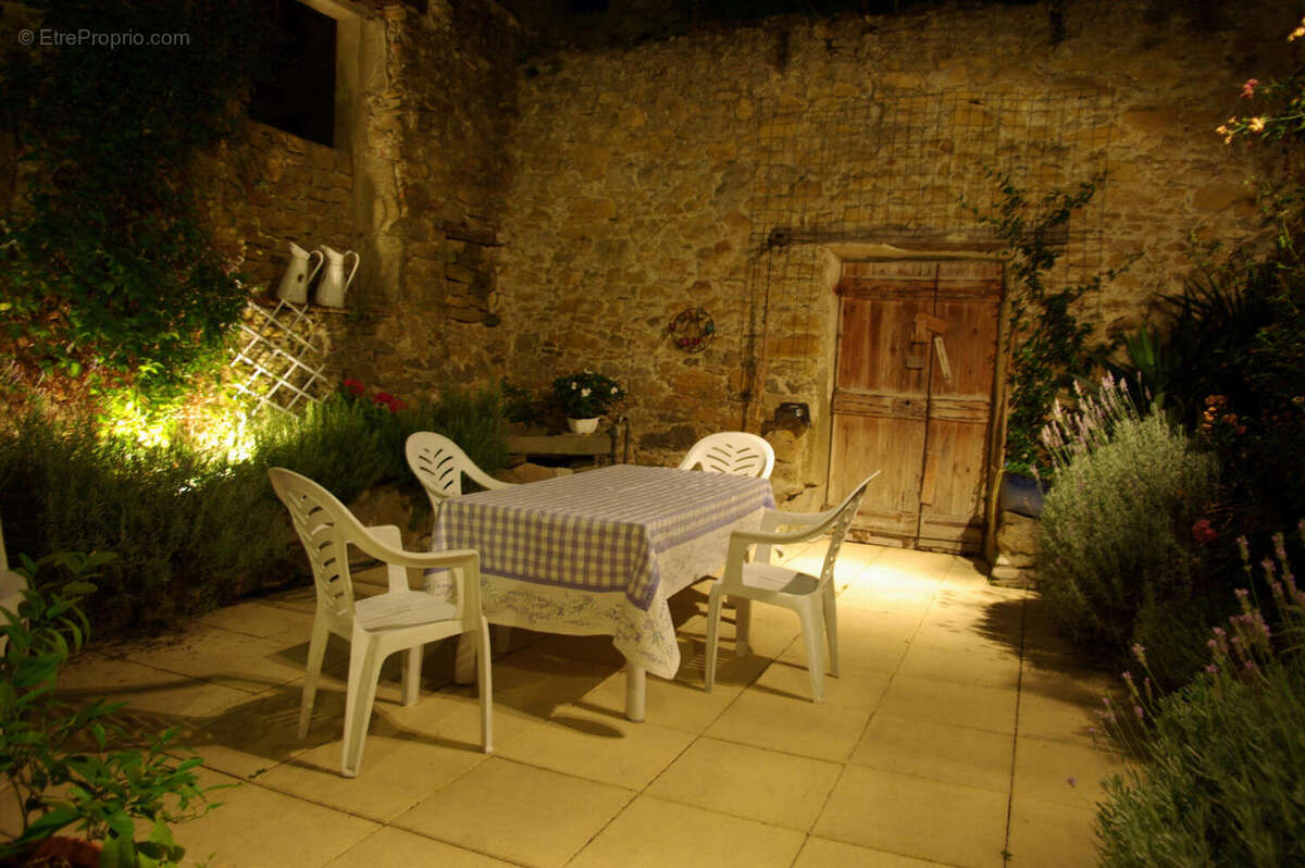 Courtyard 2 - Maison à LERAN