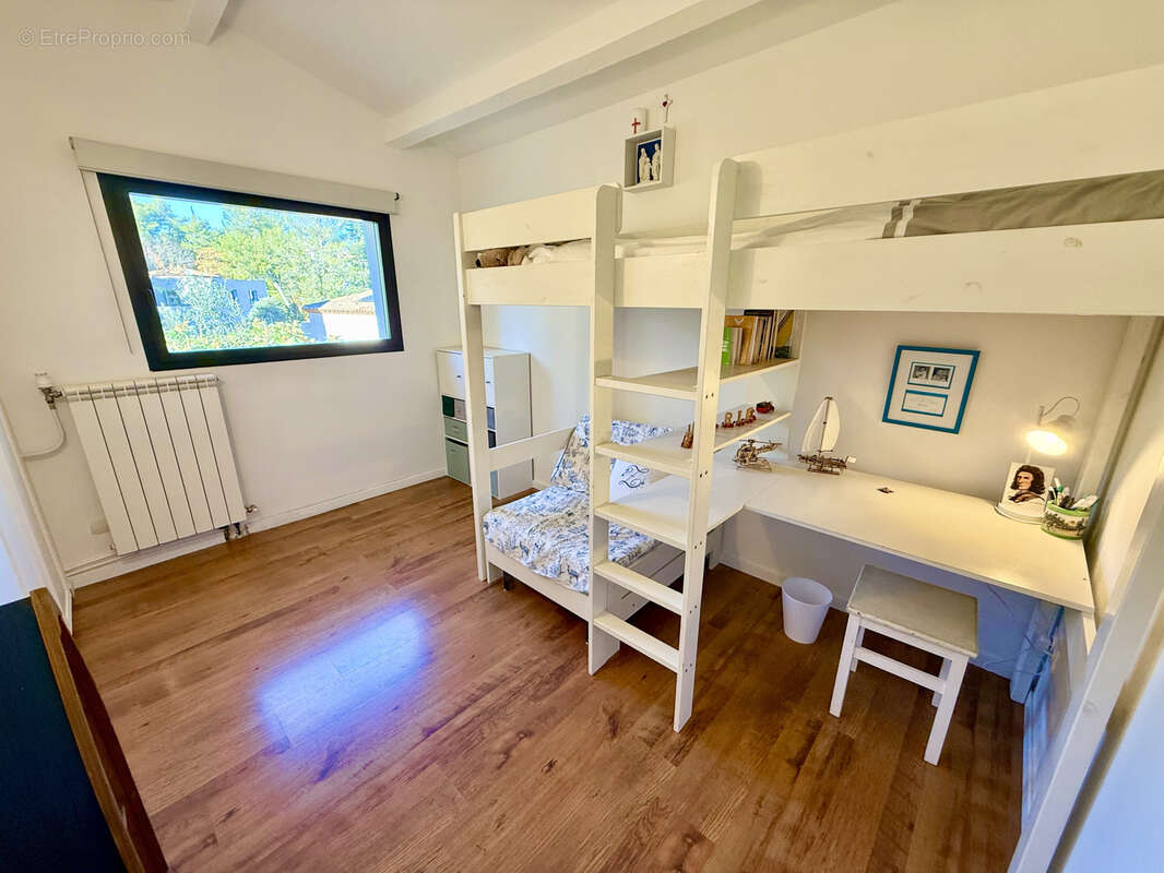 Maison à SAINT-CLEMENT-DE-RIVIERE