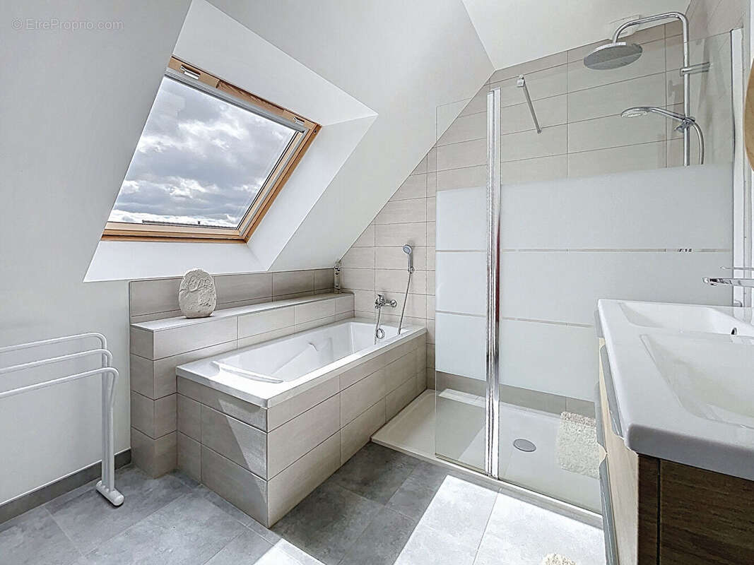 Maison à LE TOUR-DU-PARC