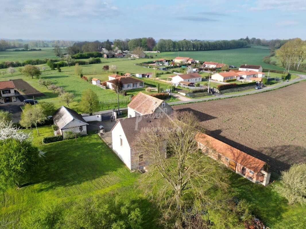 Maison à BROUT-VERNET
