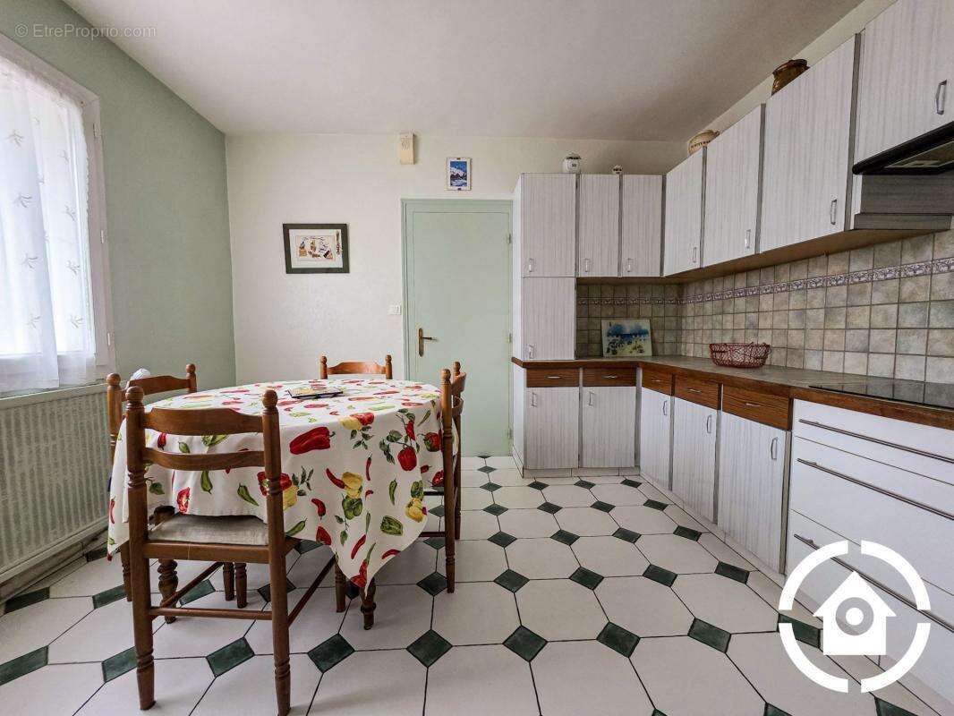 Maison familiale 4 chambres + dépendance et cour - photo 8