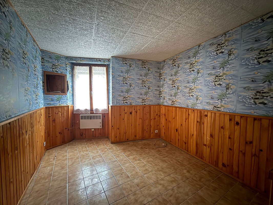 Maison à CHEZAL-BENOIT