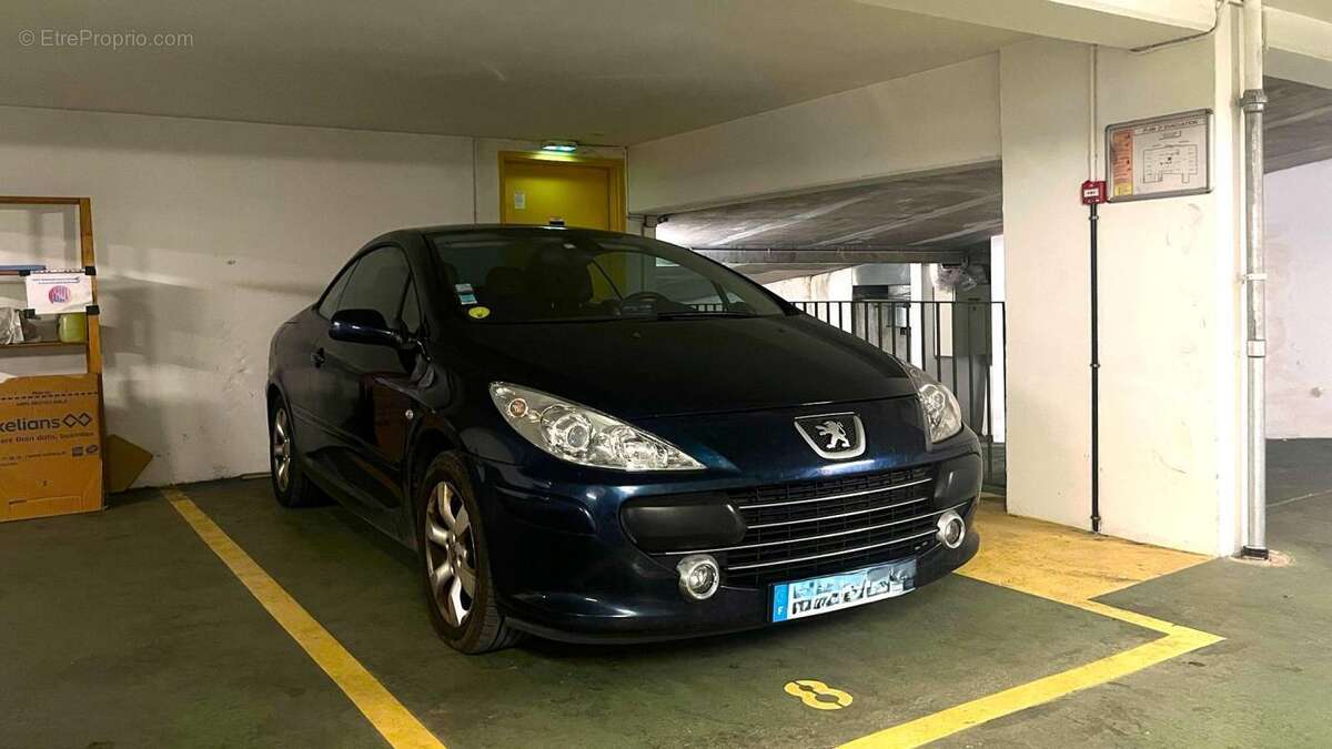 Parking à PARIS-11E