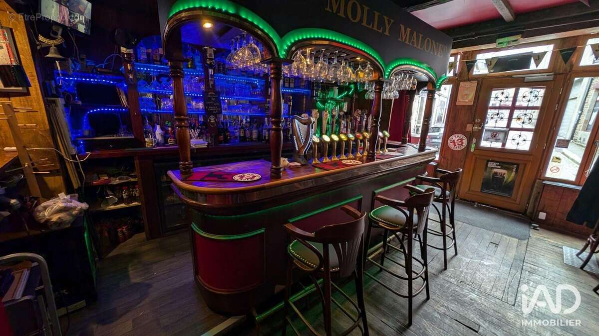 Photo 3 - Commerce à FOUGERES