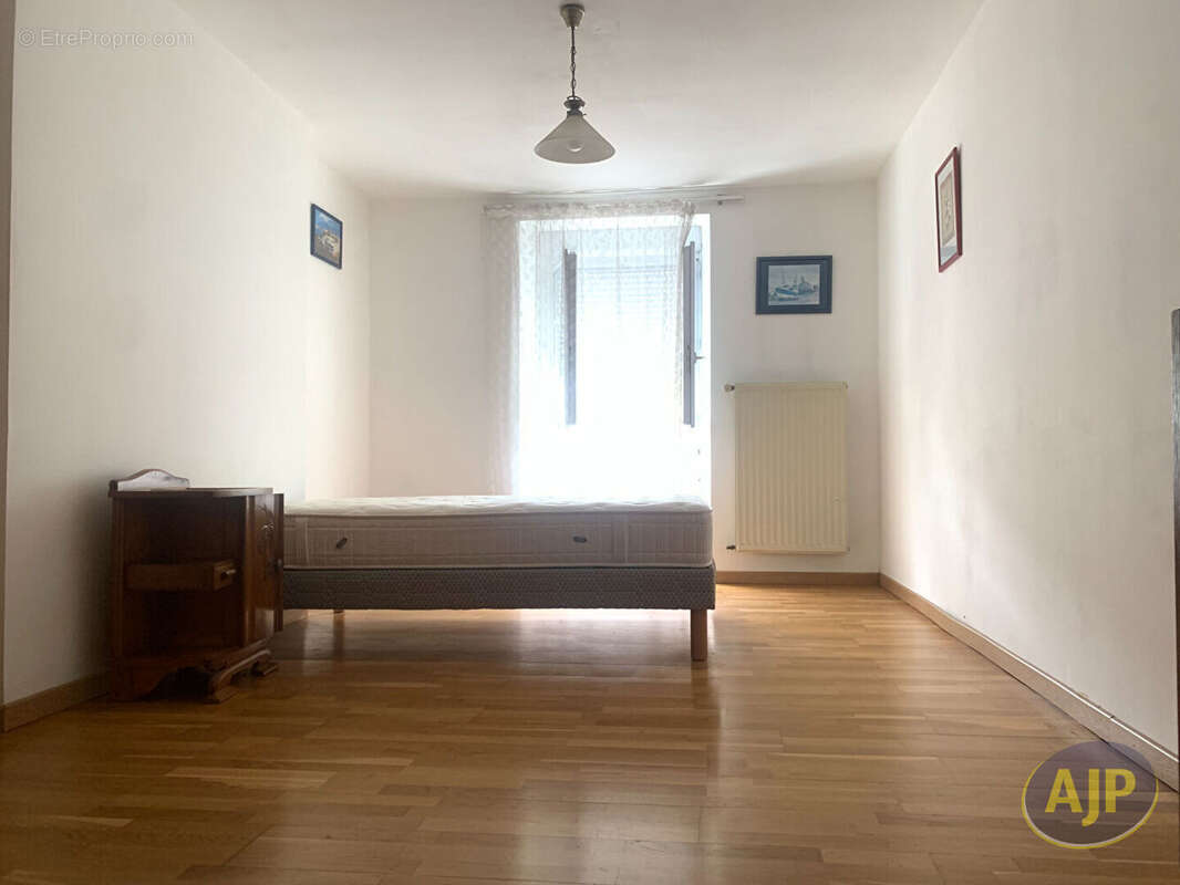 Maison à SAINTE-GEMMES-D'ANDIGNE