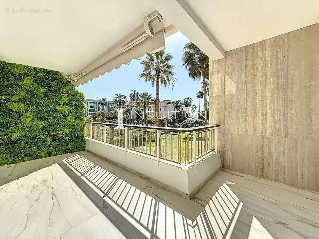 Cannes - Croisette : Magnifique appartement 3 pièces avec vue mer dans une résidence de renom - photo 25