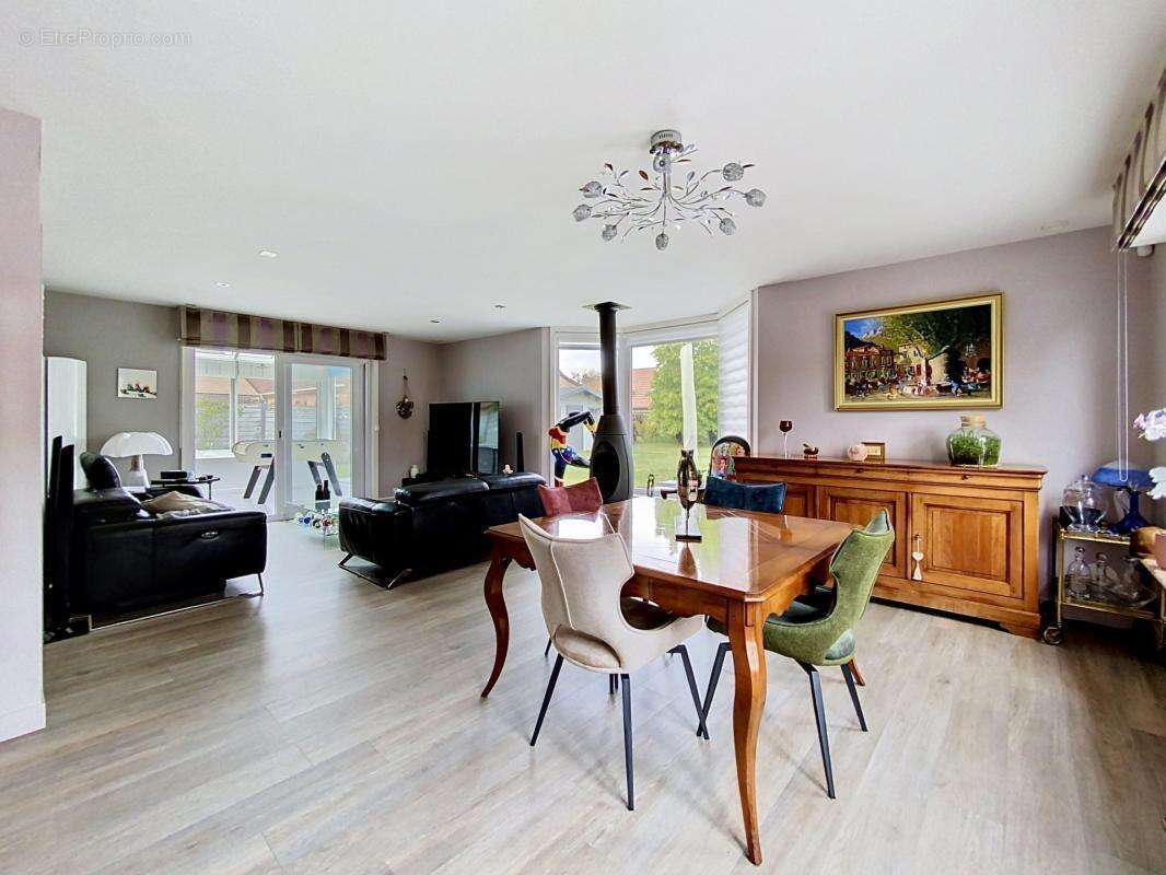Maison à LA CHAPELLE-D'ARMENTIERES
