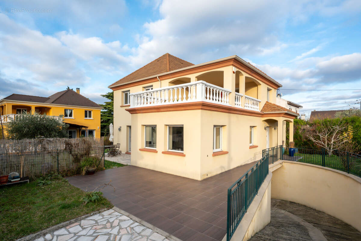 Maison à CARRIERES-SUR-SEINE
