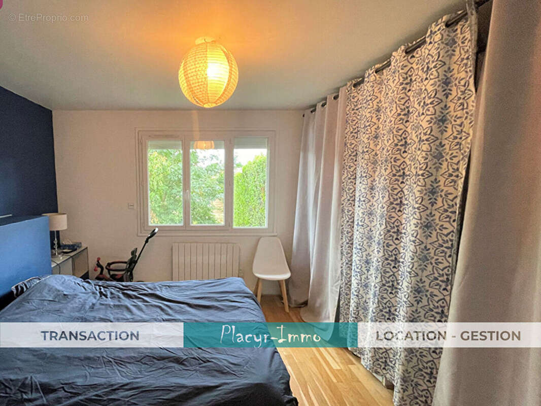 Maison à BAGE-LA-VILLE