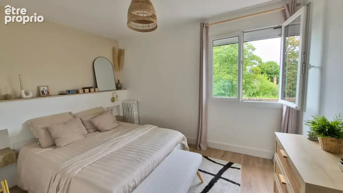 T4 rénové de 69.14 m², dernier étage, balcon, caves, parking - photo 8