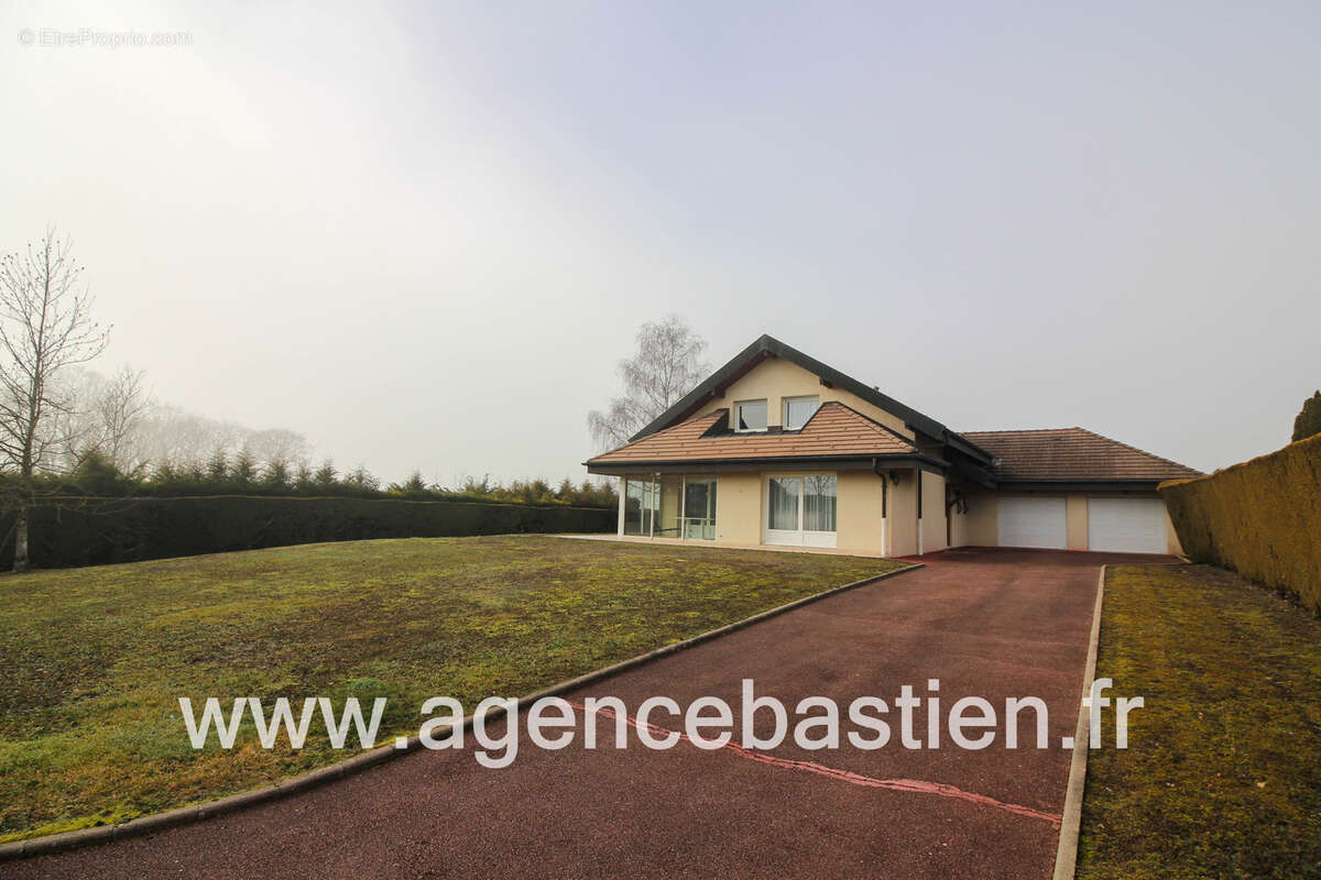 Maison à DIVONNE-LES-BAINS