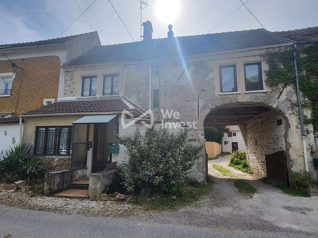 Maison à SAINT-CYR-SUR-MORIN