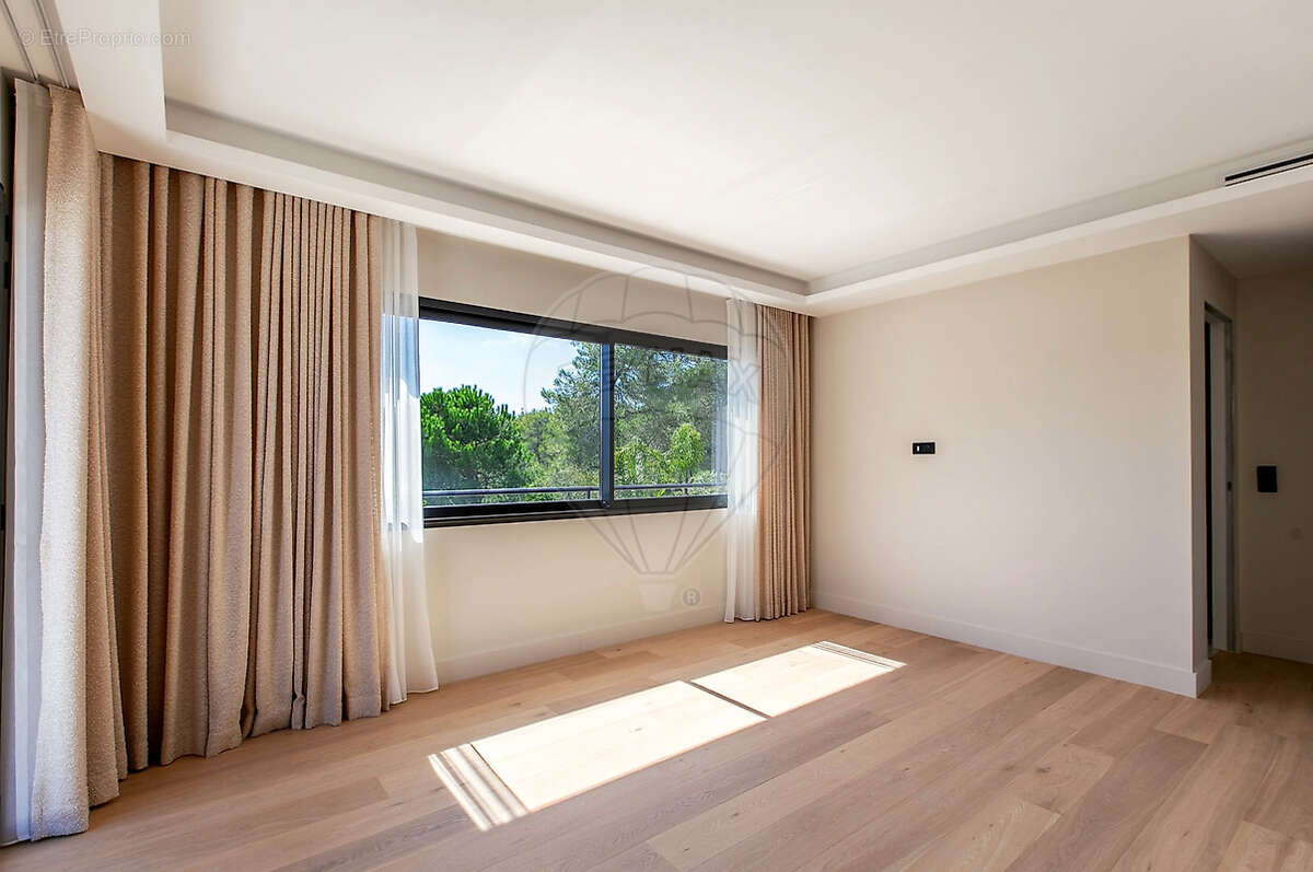 Maison à VALBONNE