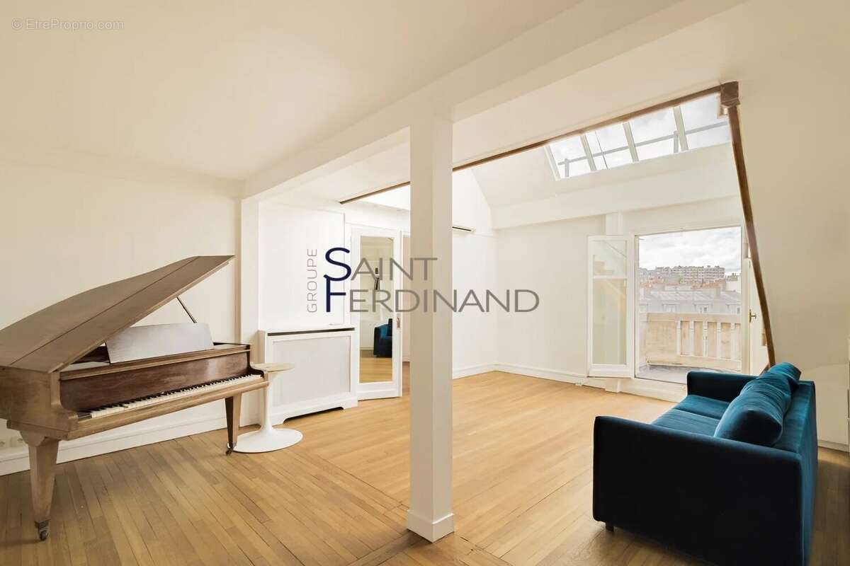 Appartement à PARIS-16E