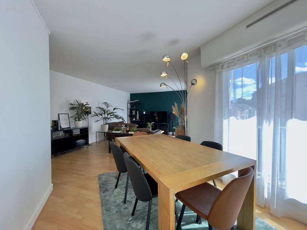Appartement à VERNEUIL-SUR-SEINE
