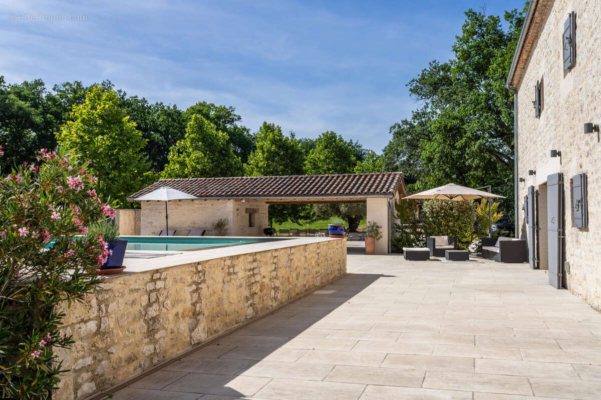 Maison à CASTELNAU-MONTRATIER