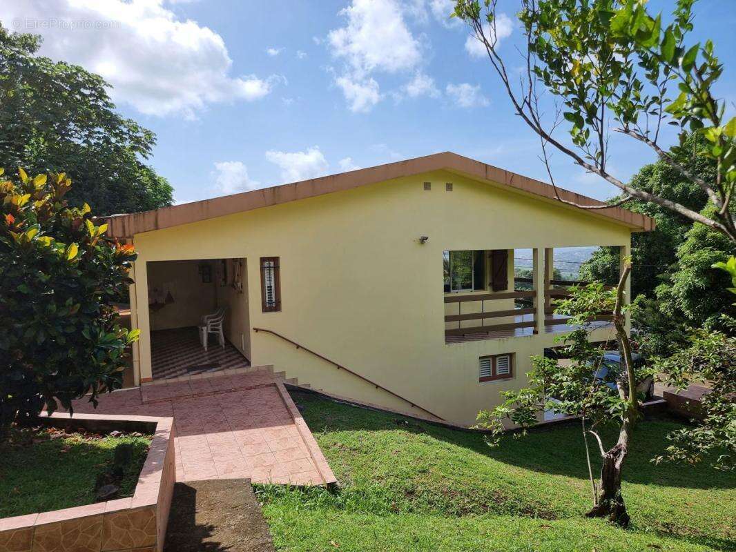 LE LAMENTIN : maison (121 m²) en vente - photo 2