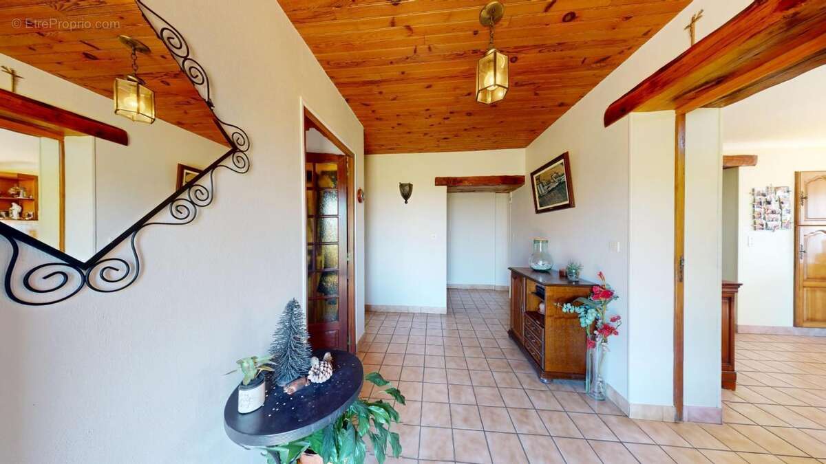 Maison en pierre 4 chambres + dependances + 2.5 ha - photo 8