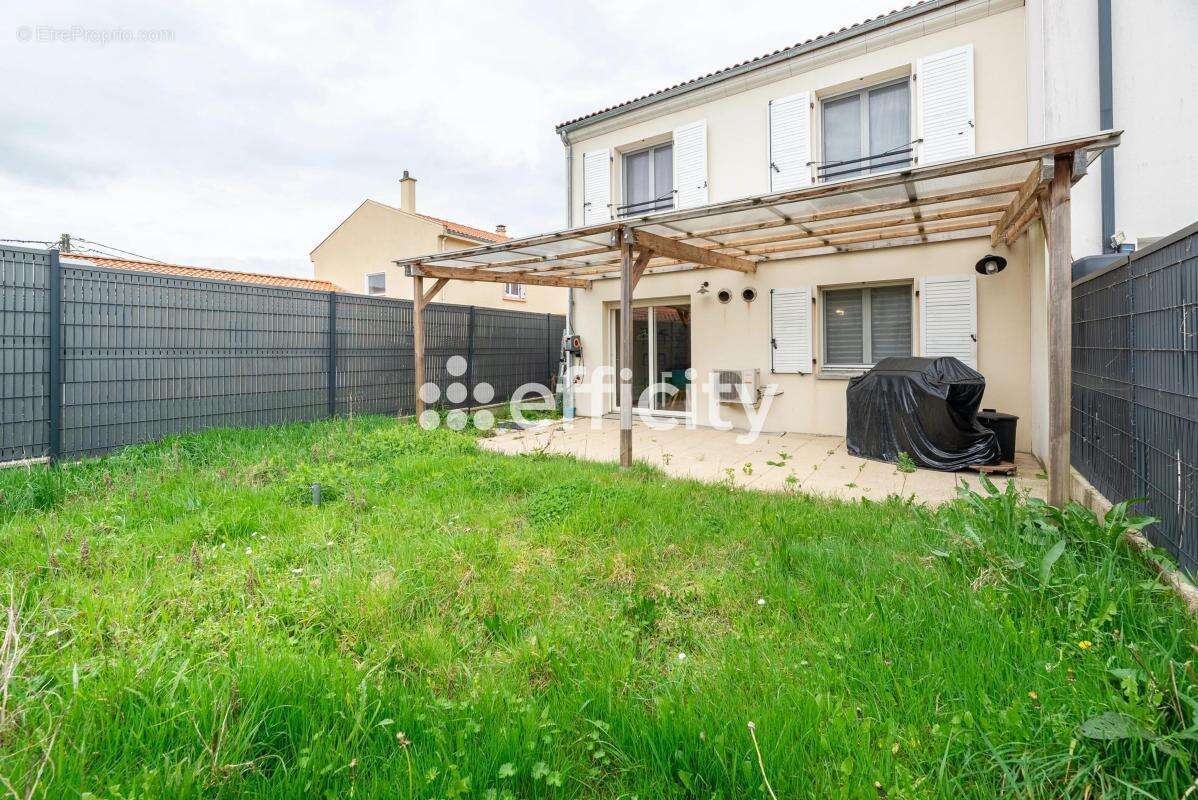 Maison à BOUGUENAIS