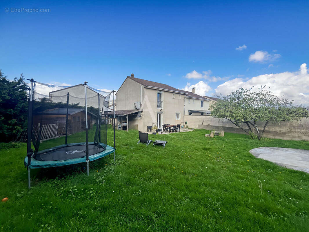 Maison à LES MUREAUX