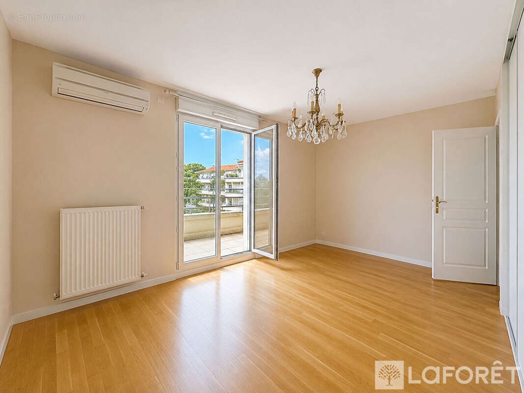 Charbonnière- Superbe appartement Toit Terrasse T5 - photo 6