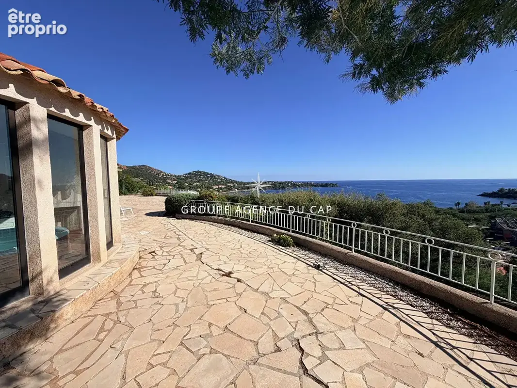 Agay, villa vue mer  exceptionnelle, 6 pieces, 4 chambres+bureau - photo 19