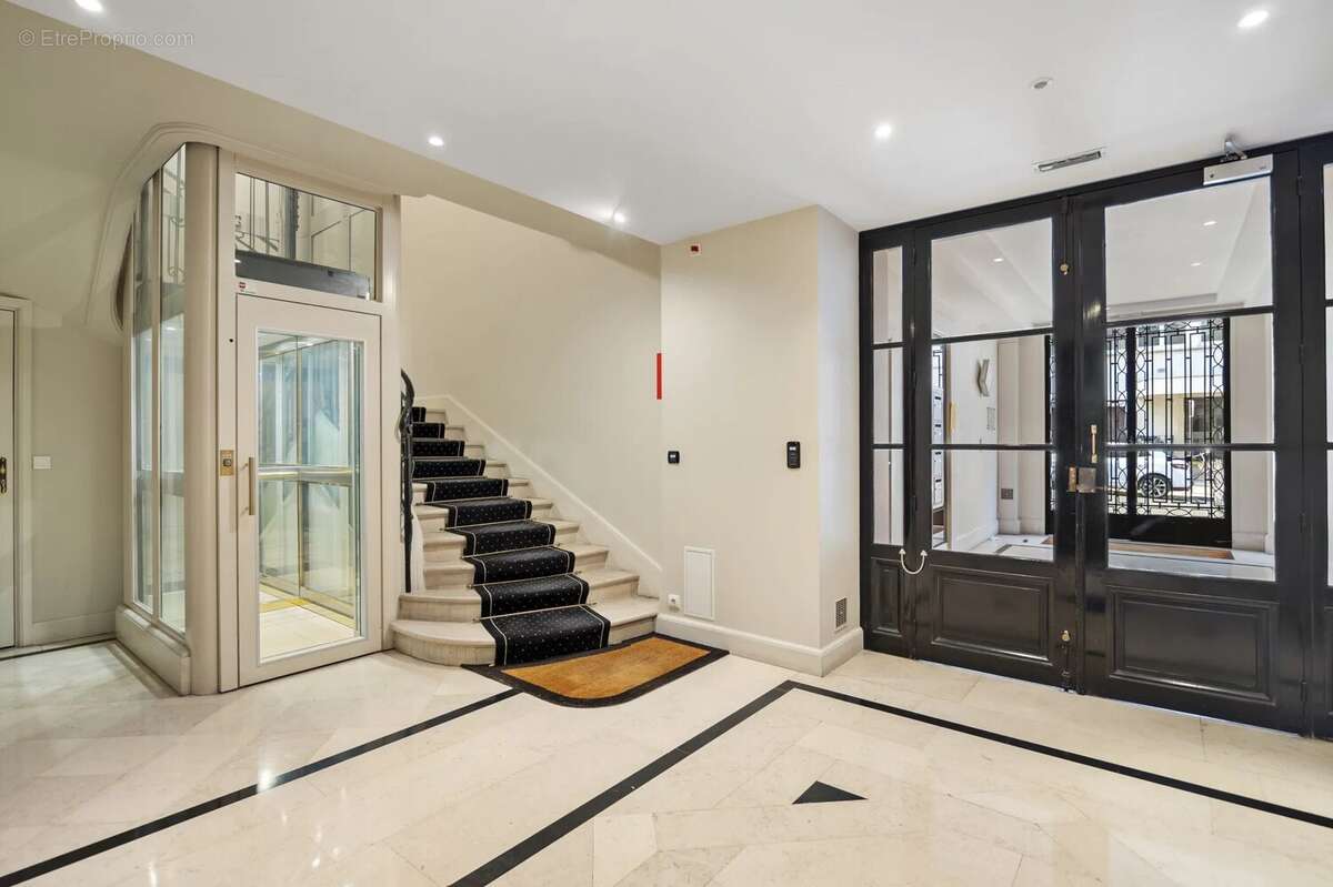 Appartement 190 m² à Paris-16e  - photo 23