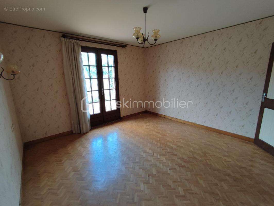 Maison de 113 m² sur sous sol et grenier aménageable sur 445 m² de parcelle - photo 8