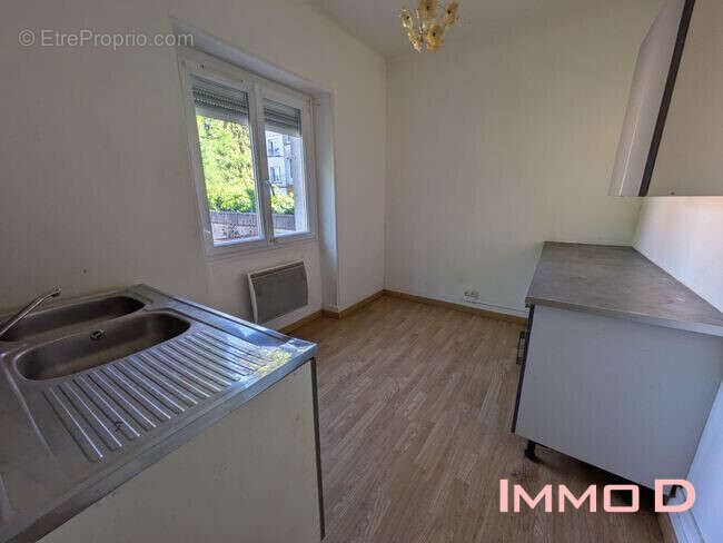 Appartement 60 m² à Charmes  - photo 2