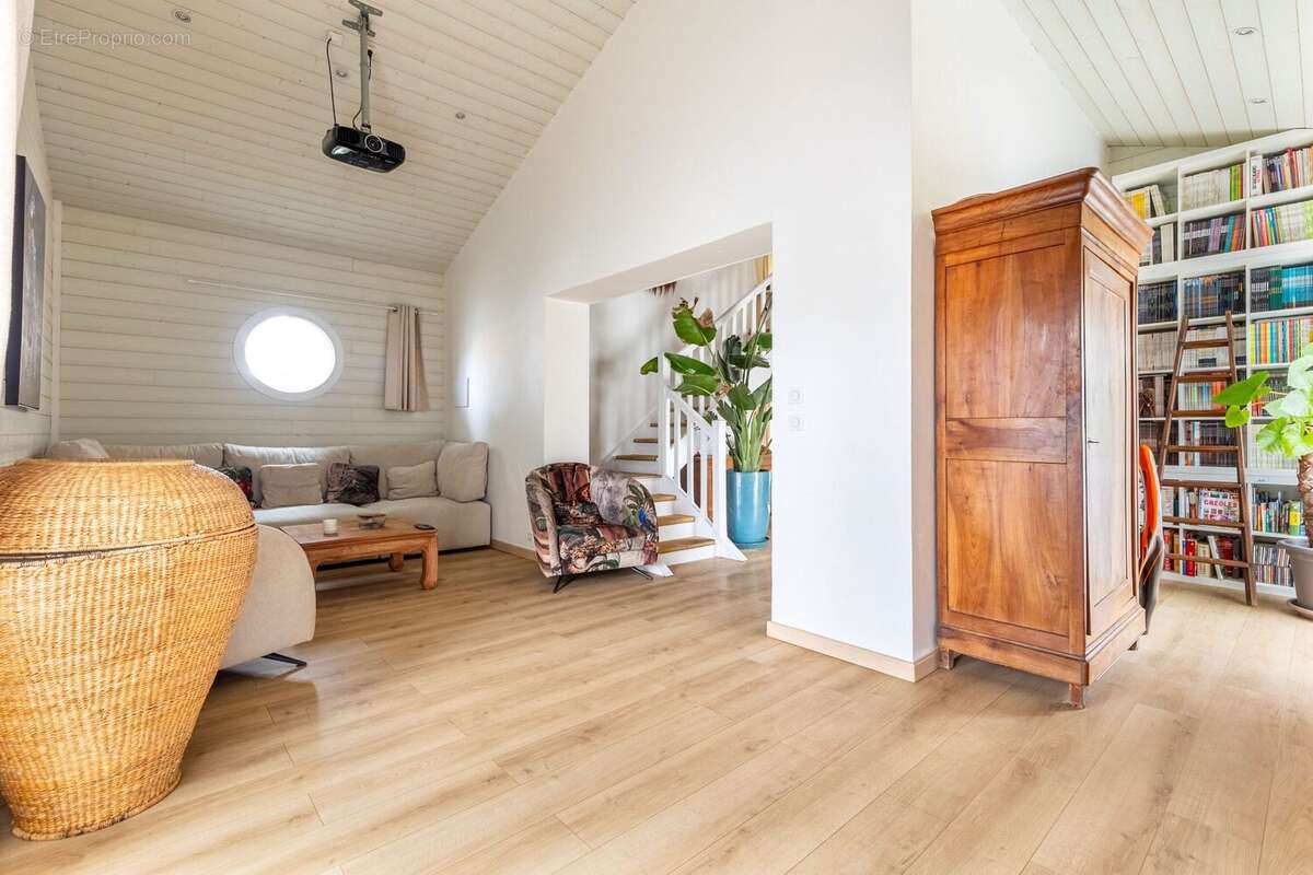 Maison à VILLENAVE-D'ORNON