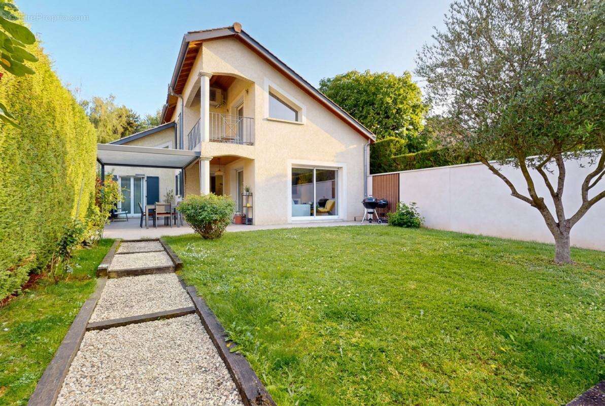 Maison à SATHONAY-VILLAGE
