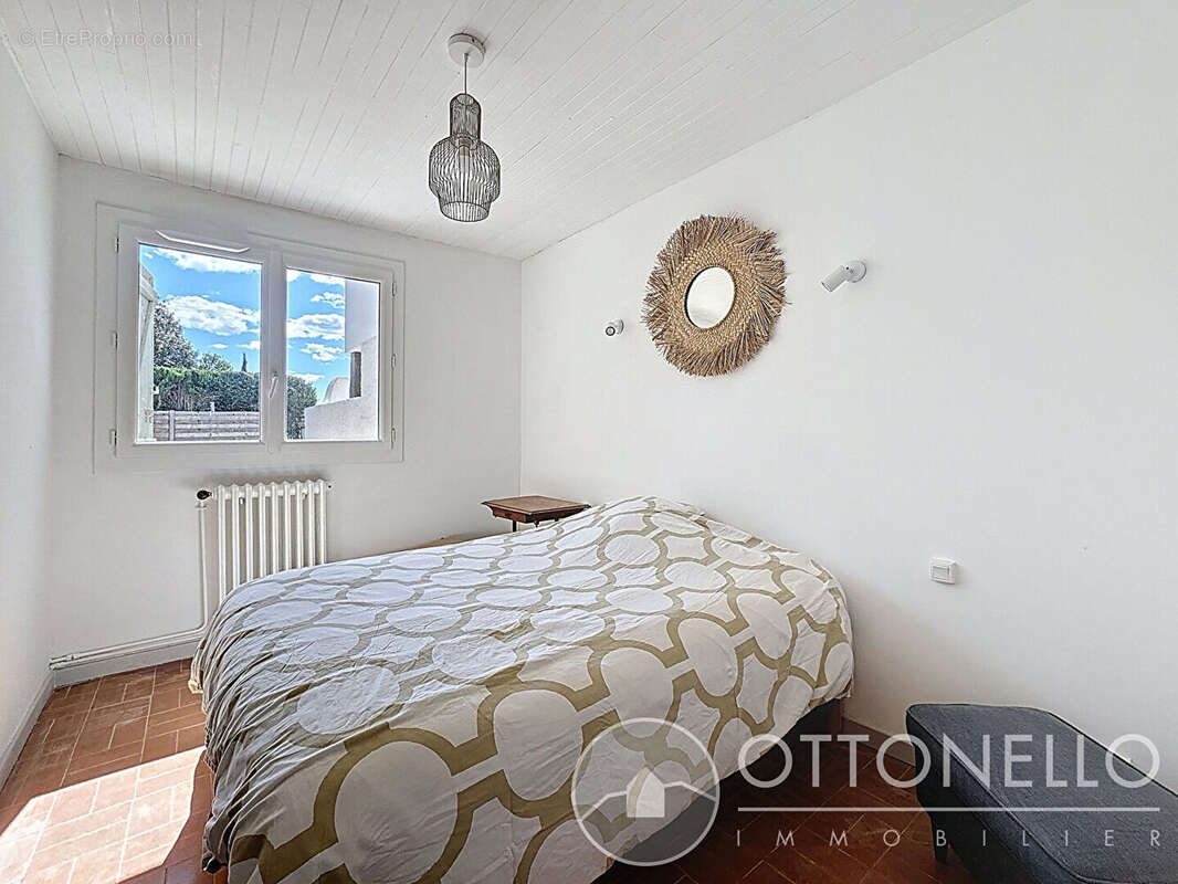 Maison à ROQUEBRUNE-SUR-ARGENS