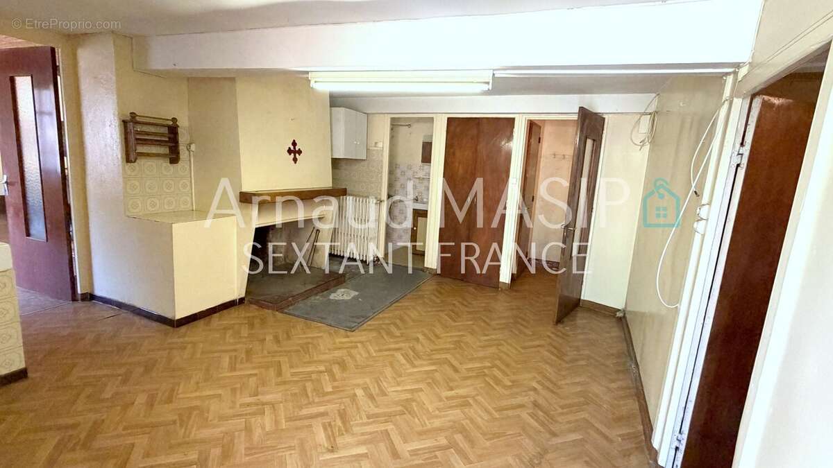 Maison de hameau 4f a renover, 3-ch, jardin, terrasse, grange attenante - photo 5
