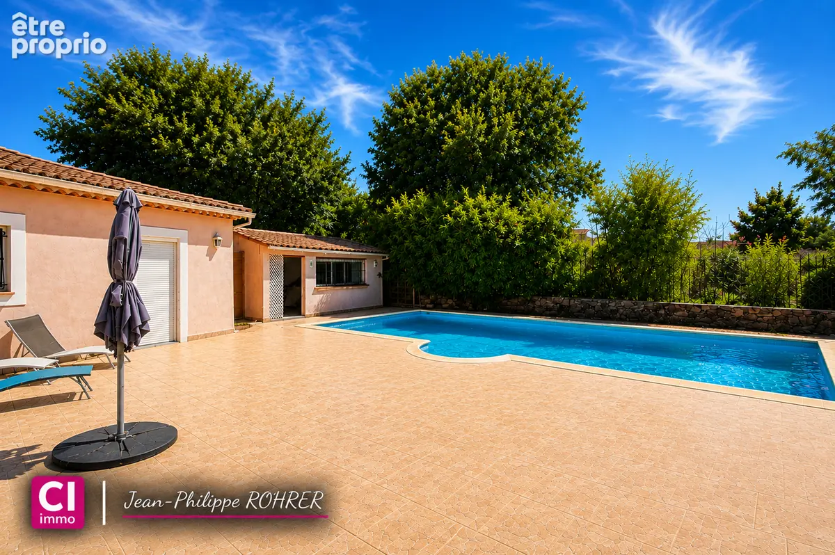 Maison de plain-pied de 213 m² sur 2 056 m² de terrain avec piscine, véranda et double garage Le Luc - photo 3