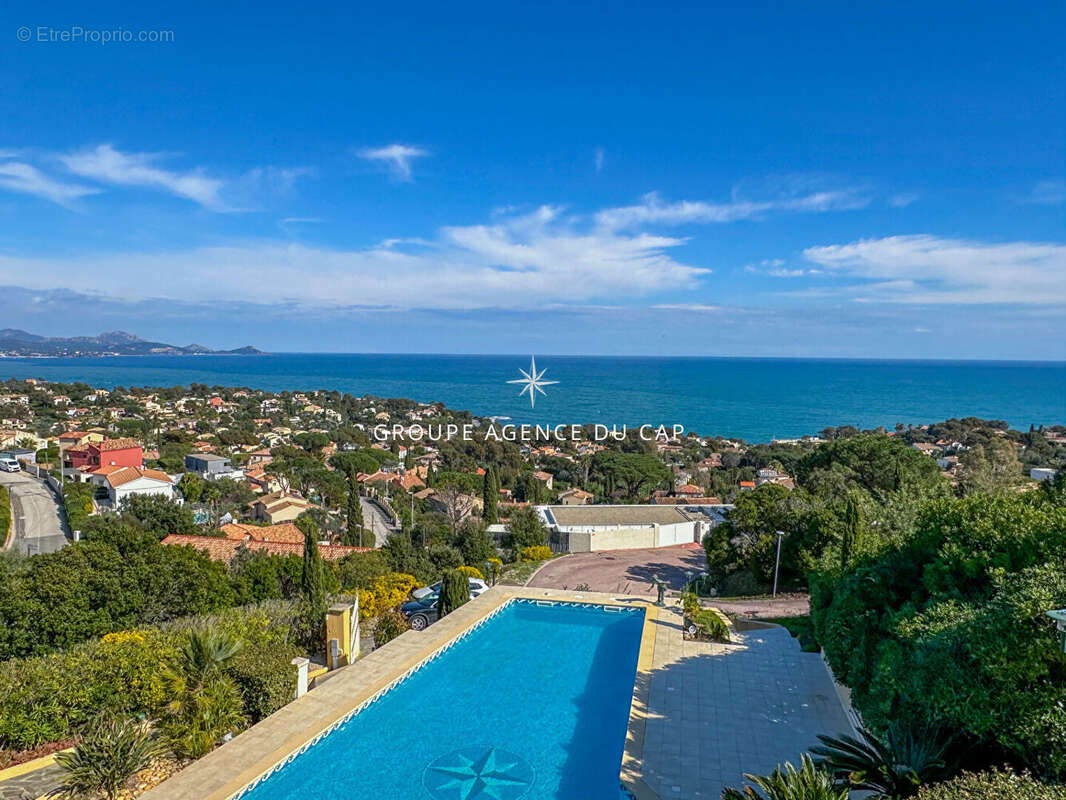 Villa vue mer avecT2 indépendant plus un  terrain de 2094 m² à l'arrière, constructible aux Issambres - photo 11