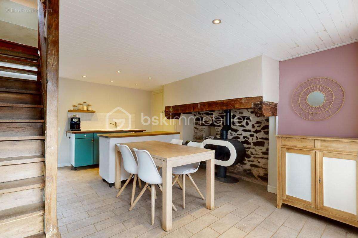 Maison à CHATEAUNEUF-LA-FORET