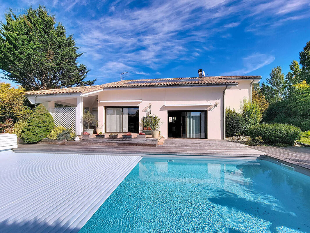 Maison à BLANQUEFORT