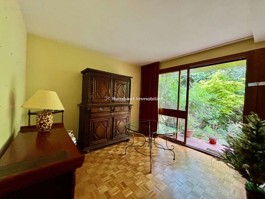 Appartement à LA CELLE-SAINT-CLOUD