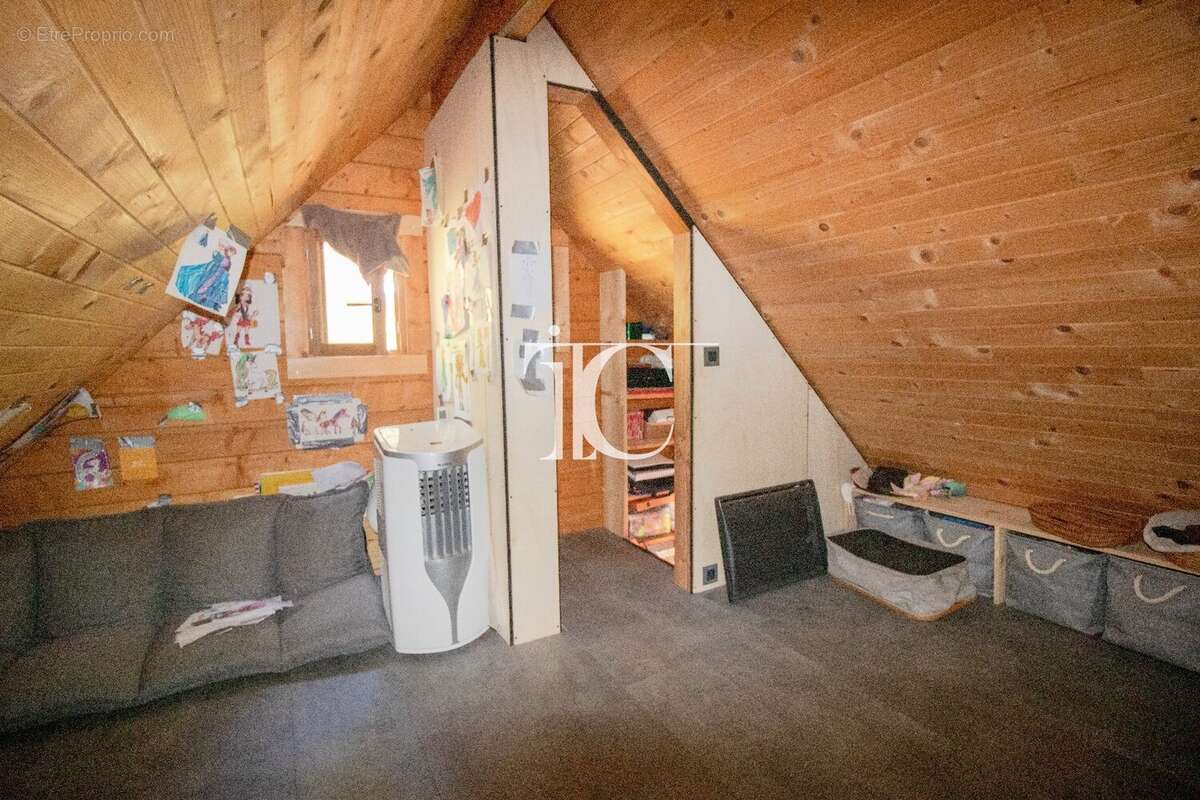 Petit chalet en pleine nature  20 m² habitables  Terrain constructible de 3 846 m² - photo 7